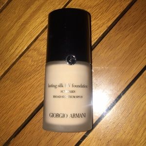 Giorgio Armani lasting silk UV foundation